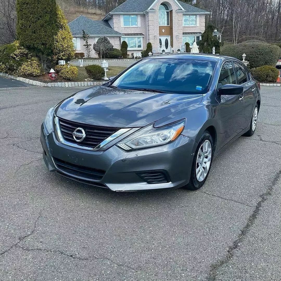 2016 Nissan Altima - Image 2